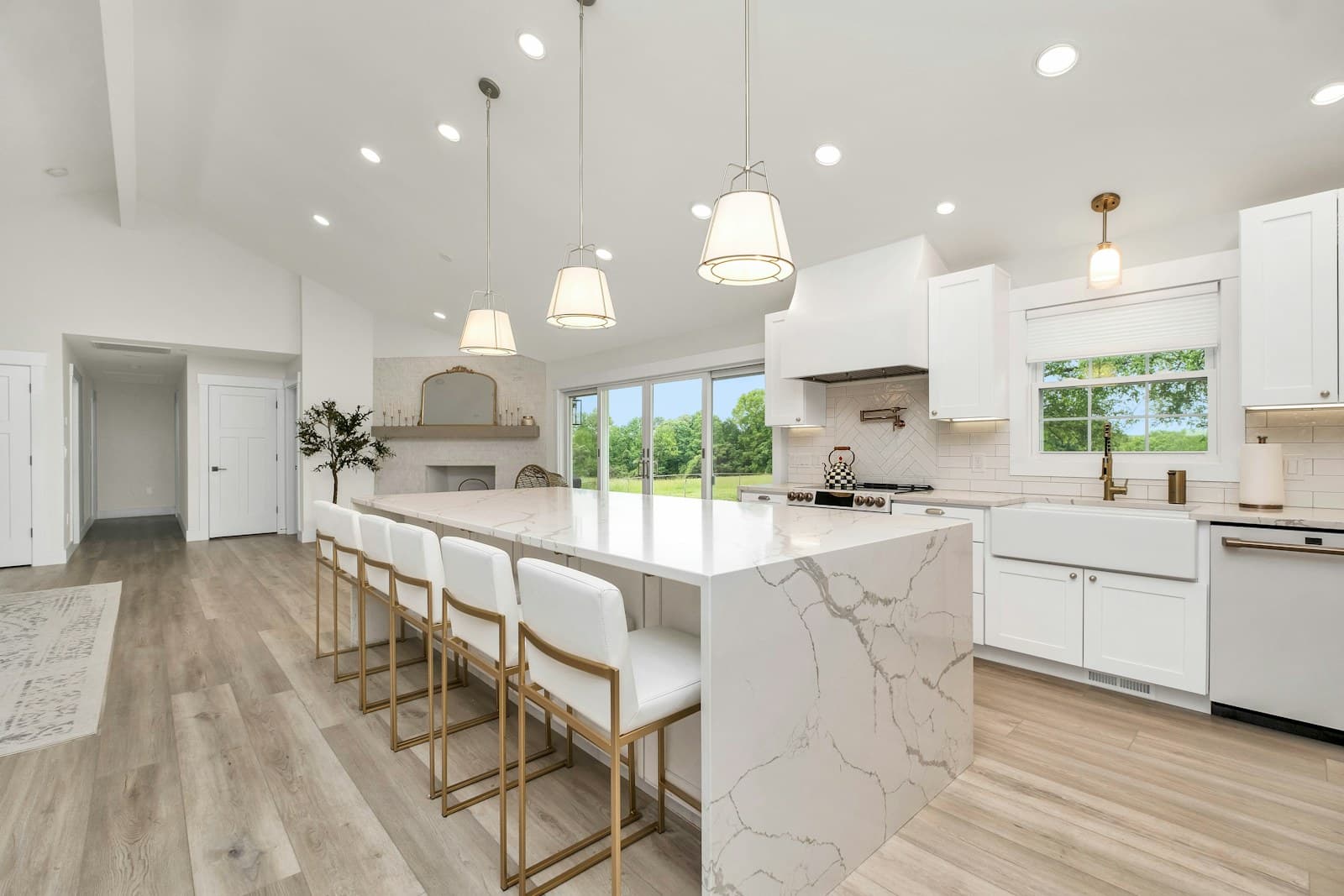 Modern kitchen remodel for a contractor SEO competition guide