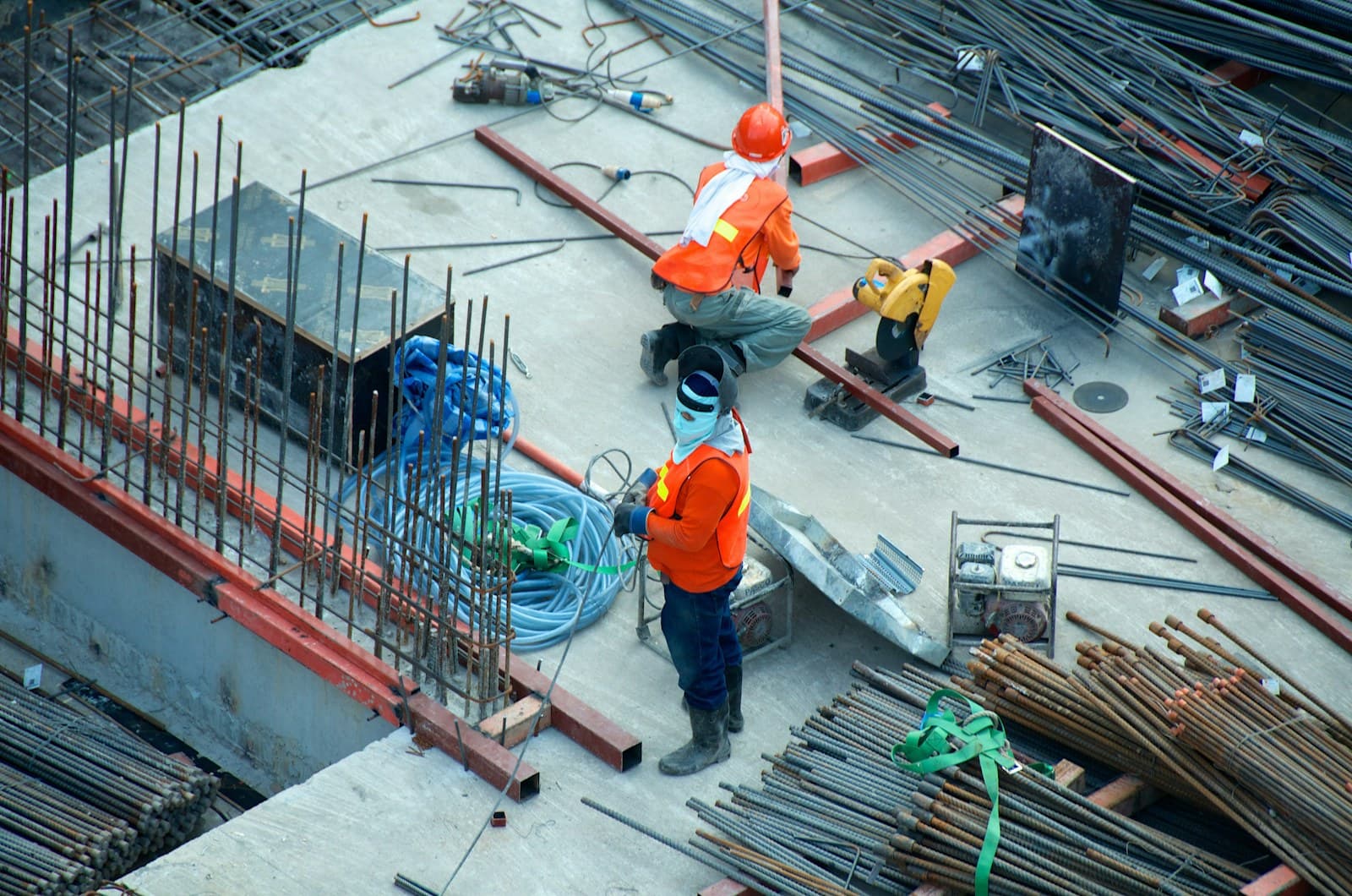 Two contractors working on a construction site for a Missouri lead generation guide