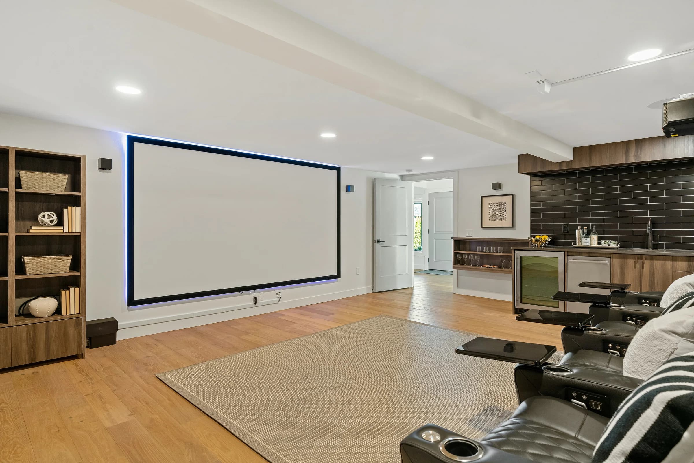 Home cinema with a projection screen and a built-in bar